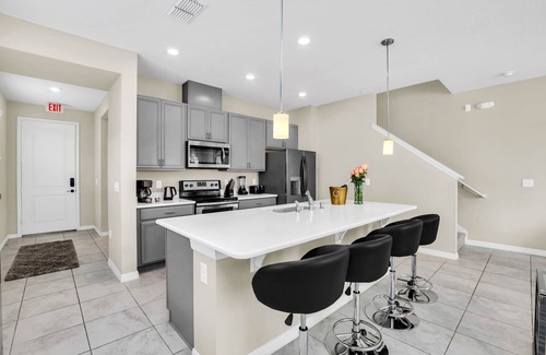 Indian Wells House | Townhouse w/Hot Tub Near Disney | Sleeps 12
