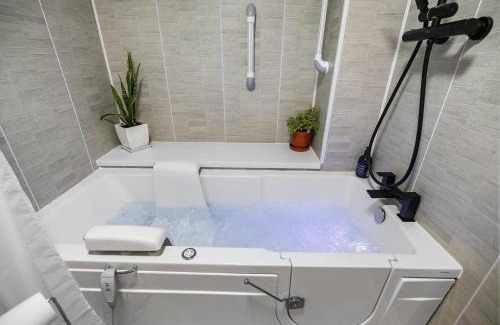 Plymouth House | Townhouse with modern mobility accessible apartment including widened doors and ramps, pets welcome, 5 bedrooms, secure off road parking, near Home Park, golf, pitch and putt, tennis courts, Argyle, eateries, microbrewery, pubs, boutique shops and salons