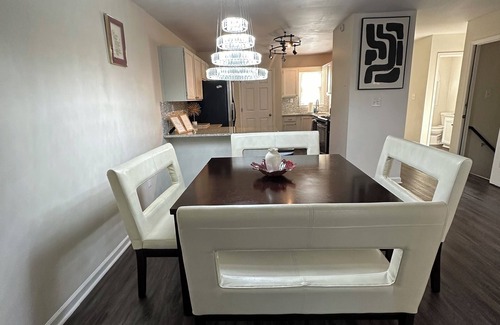 Marietta House | Townnhome on a hill in Marietta, with WiFi, CLOSE TO BRAVES STADIUM