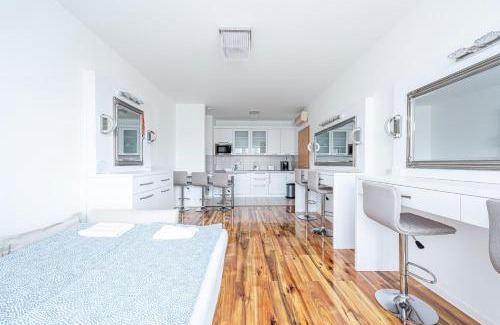 Szeged Apartment | TP Spacious Stylish Free parking