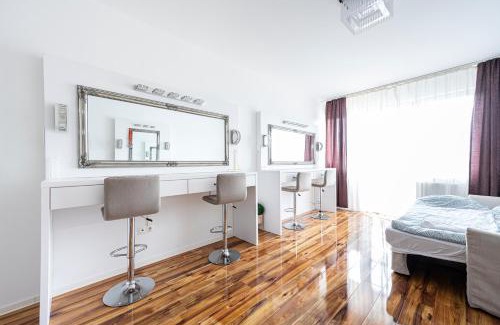 Szeged Apartment | TP Spacious Stylish Free parking