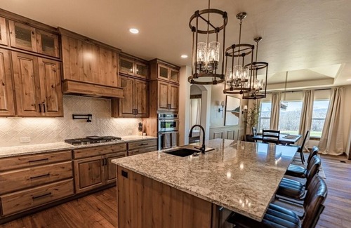 Loveland Cabin | TPC Mountain Views Lodge- King Suite- Gated community- 7,000+ sqft!
