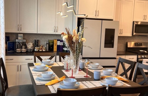 Durham House | TPV - Buckingham - 10 mins - Airport/Duke/Downtown