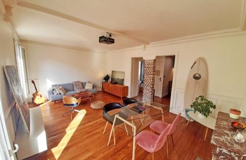Clichy Apartment | Très beau 2P avec vaste séjour ensoleillé - A 50 m du métro du marché et de la mairie
