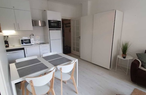Juan-les-Pins Apartment | Très Grand Studio 41m2, Juan-les-pins, 200m des Plages, Tout à Proximité! Idéal!
