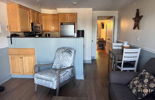 Rockland Apartment | Trade Winds on the Bay