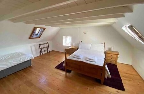 Llandovery House | Traditional 18th Century Welsh Cottage