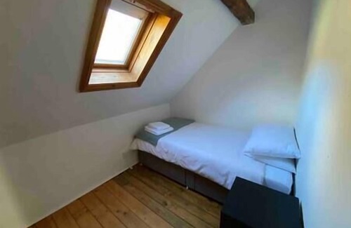 Llandovery House | Traditional 18th Century Welsh Cottage