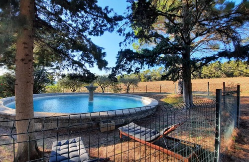Serignan-du-Comtat House | Traditional country house with unusual pool near Orange