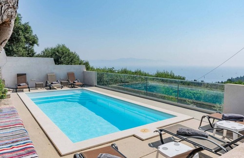 Magazia Villa | Traditional House with Pool & Sea Views