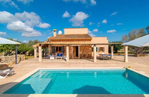 Sineu House | Traditional house Casa Binitaref with pool in Sineu
