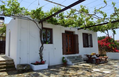 Kokkinon Khorion House | Traditional Villa Kapare