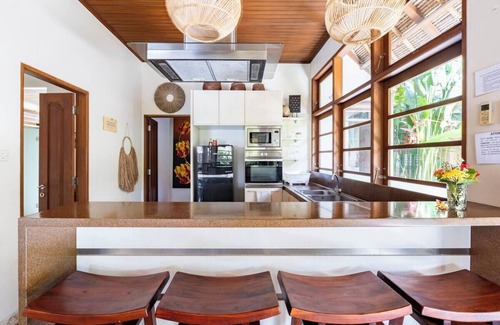 Berawa Villa | Traditional villa with huge pool and garden 200m to Berawa beach