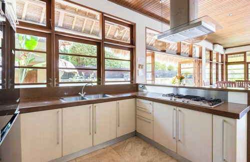 Berawa Villa | Traditional villa with huge pool and garden 200m to Berawa beach