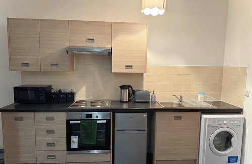 Old Trafford Apartment | Trafford 1 bed apartment with private parking