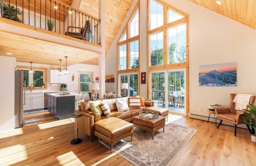 Bartlett House | Trail's End | Brand New | Hot Tub | Fire Pit | Pet Friendly