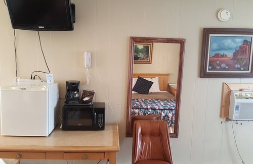 Lewistown Hotel | Trails End Motel