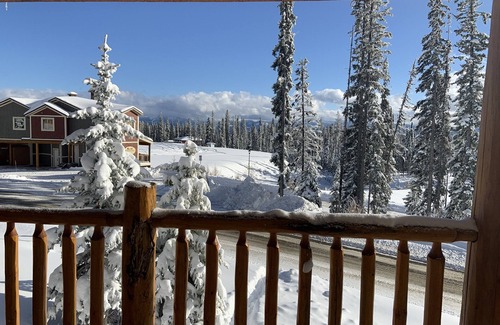 Big White Ski Resort House | Trailside Escape Chalet - Private Hot Tub - 4 bedroom, 10 beds, 3 bathroom