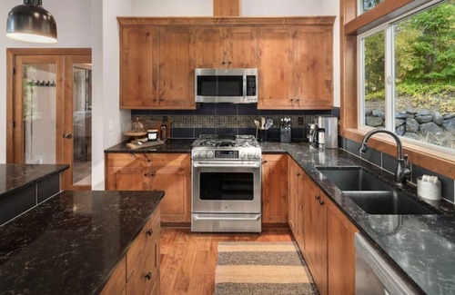 Cle Elum House | Trailside Hideaway- 3 bdrm, open concept mountain retreat w/spectacular views