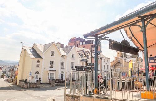 Llandudno Apartment | Tram View