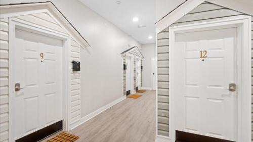 Grand Bay Apartment | Tranquil 1 BR Studio in Grand Bay - Oak & Fountain