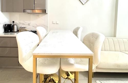 Nad Al Sheba Apartment | Tranquil 1BR Escape with Pool View in Meydan