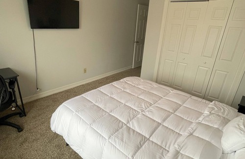 George Bush Park/Eldridge Condo | Tranquil 2b 2.5 Bath Work From Home Oasis Located in Energy Corridor of Houston