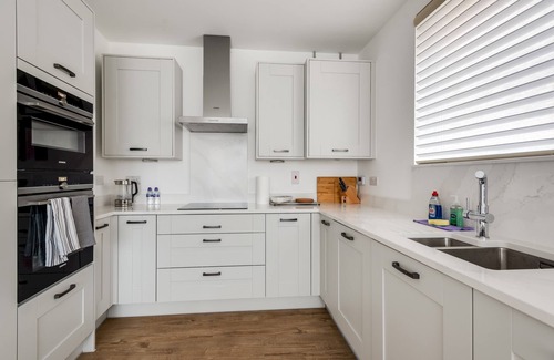 Oxford House | Tranquil 4-Bed Oasis Modern & Chic
