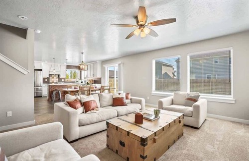Caldwell House | Tranquil 4BR Oasis & BBQ Haven with office area