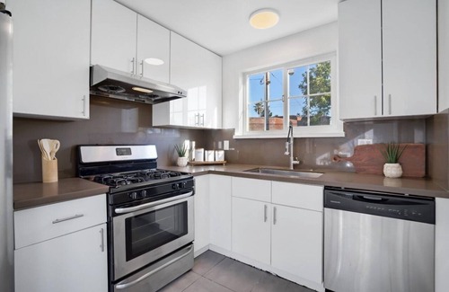 South Fair Oaks House | Tranquil 5-bedroom house with AC and Long Driveway in Redwood City