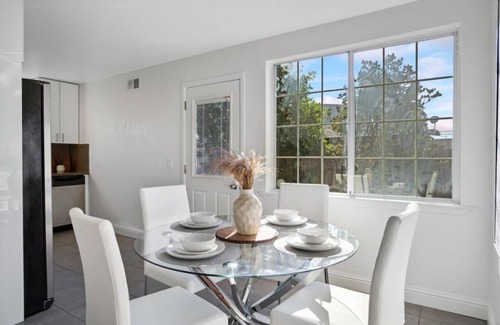 South Fair Oaks House | Tranquil 5-bedroom house with AC and Long Driveway in Redwood City