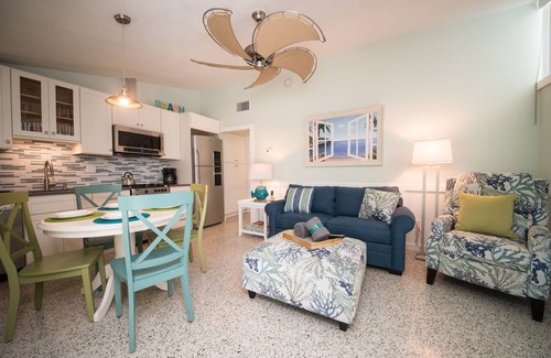 Holmes Beach Apartment | Tranquil AMI Resort Unit 2 all amenities! Central Holmes Beach