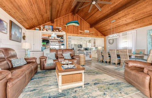 Freeport House | Tranquil beach home with amazing water views, fast WiFi, furnished deck & AC