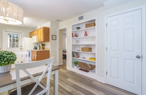American Beach Cottage | Tranquil beach cottage in historic American Beach! 5 min walk to the beach!