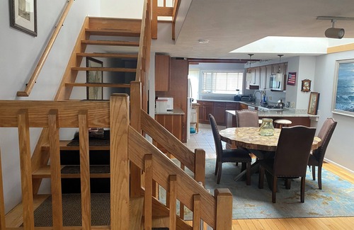 Gloucester Condo | Tranquil Beachfront 2-bedroom townhome in charming Gloucester with AC, WiFi