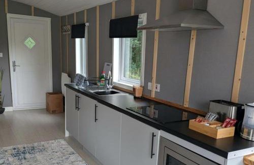 Llanfair Caereinion House | Tranquil Cabin Retreat- Sleeps 2 Parking