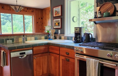Guerneville Cabin | Tranquil cottage nestled among trees, Guerneville