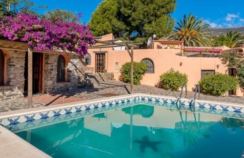 Orgiva Cottage | Tranquil country cottage ideal for exploring traditional Andalucia.