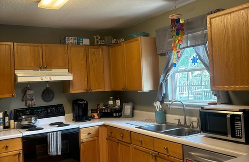 Belville Apartment | Tranquil Country-N-Cozy Room in delightful Leland
