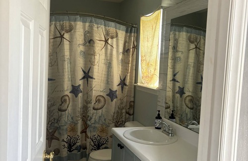 Belville Apartment | Tranquil Country-N-Cozy Room in delightful Leland