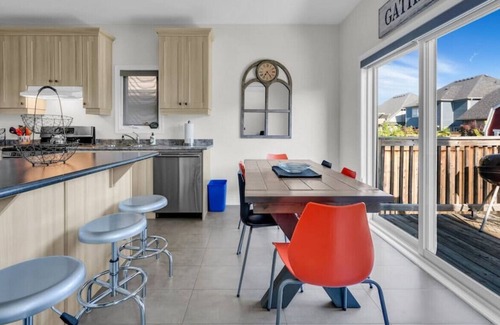 Collingwood House | Tranquil Elegance: Warm 3BR Retreat w/ Deck & BBQ