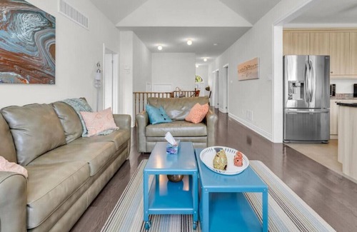 Collingwood House | Tranquil Elegance: Warm 3BR Retreat w/ Deck & BBQ