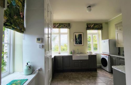 Llandovery Apartment | Tranquil getaway near Brecon Beacons