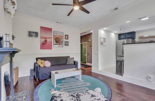 Eastside Condo | Tranquil Haven by Forsythn7 minutes walk to Forsyth Park w/deck and pool!