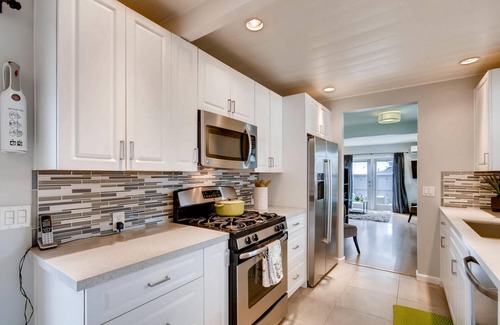 Townsite House | Tranquil Hip Indoor/Oudoor Living. Just Blocks from Sand.