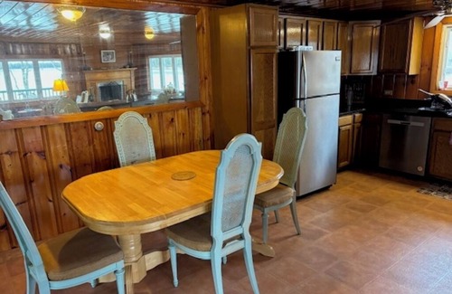 Franklin Cottage | Tranquil lakeside 2-bedroom cottage with optional sleeping cottage in Eastbrook