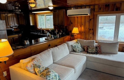 Franklin Cottage | Tranquil lakeside 2-bedroom cottage with optional sleeping cottage in Eastbrook