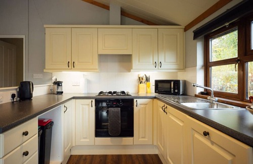 Narberth Ski Chalet | Tranquil Lakeview Lodge near Narberth’s Charm