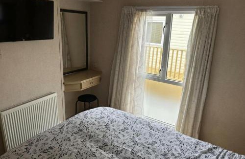 Wesham House | Tranquil Lodge 2 Bed Sleeps 4 Free Parking