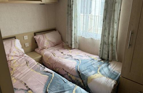 Wesham House | Tranquil Lodge 2 Bed Sleeps 4 Free Parking